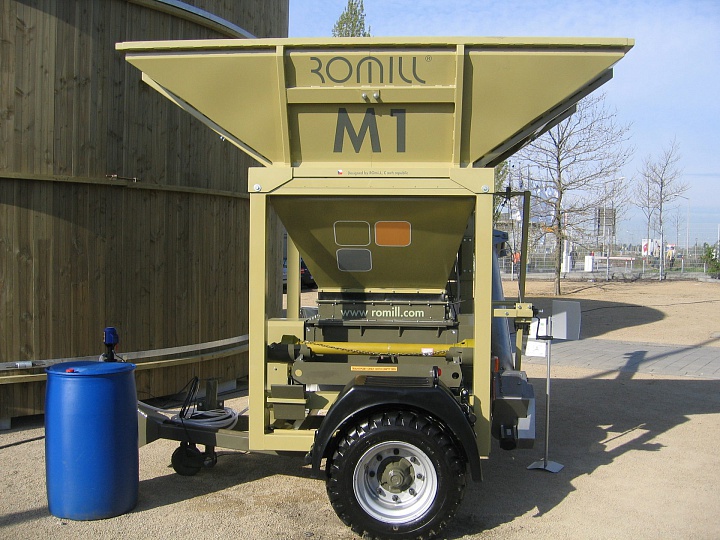 Плющилка влажного зерна Romill M1